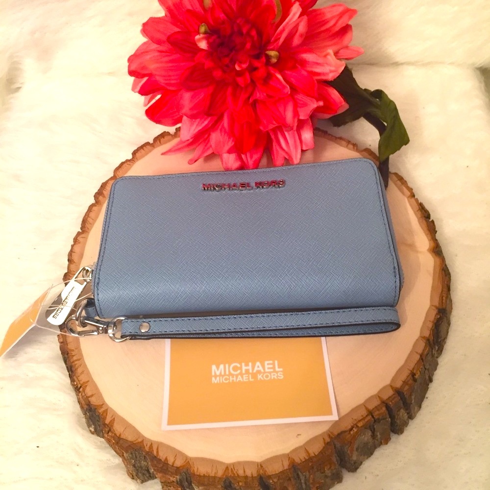 MICHAEL KORS WALLET WRISTLET - Picture 4 of 7